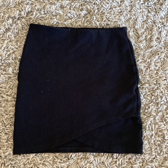 Aritzia Sunday best crossover skirt - Picture 2 of 2